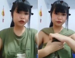 Cô sinh viên khoe vếu đẹp khiến bạn bè ganh tị